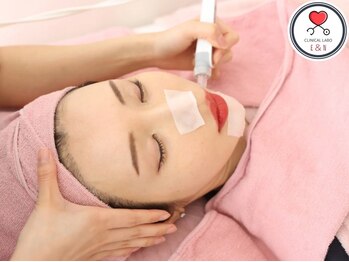 エンクリニカルラボ 三宮店(E&N CLINICAL LABO)の写真/【毛穴の開き・たるみケアに☆】ハイドラアクアピール＋発光艶肌ピール導入！お顔の引き締め＆トーンUPも◎