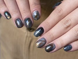 大人かわいいニュアンスネイル