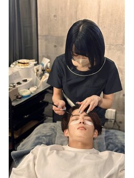 ルイ(Louis)/目の下のアイパックを施術中に♪