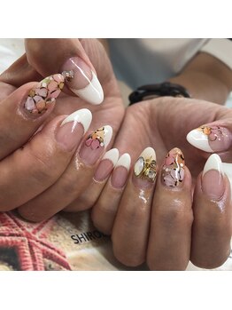 トータルサロン 白べぇーっ プラス/カラフルフラワーネイル☆