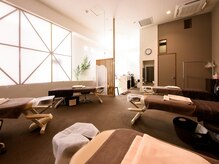 ゆるりら イオン四日市尾平店/店内は照明を落としています。