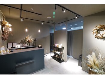 ムート(Mut.)/入り口＆受付カウンター