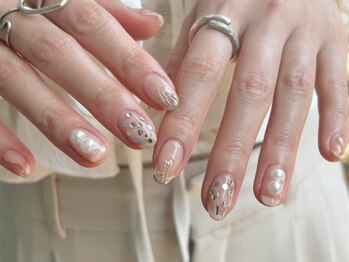 ネイルサロンキティ(nail salon Kitty)の写真/持込みOK!パーツは200種類以上!つけ放題やオーダーネイルが大人気!ご要望や爪のお悩みなどご来店前相談も◎