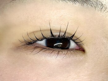 ベルベットアイズ 西宮北口(Velvet eyes)/下向きまつげも根本からぱっちり