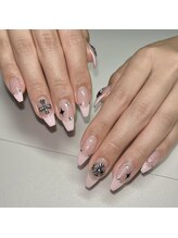 トゥインクリー(Twinkly)/フレンチネイル