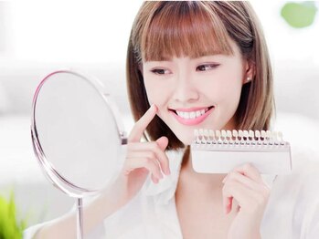 ホワイト 香里園店(WHITE)の写真/【初回限定特別クーポン有り！】歯は第一印象を決めるパーツ★自然な白さ～女優のような白い歯まで！