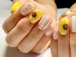 夏のビタミンカラー向日葵ネイル