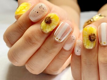 夏のビタミンカラー向日葵ネイル