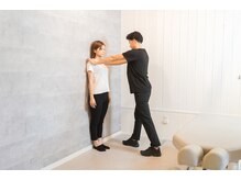 初めてでも安心。丁寧な姿勢チェックから