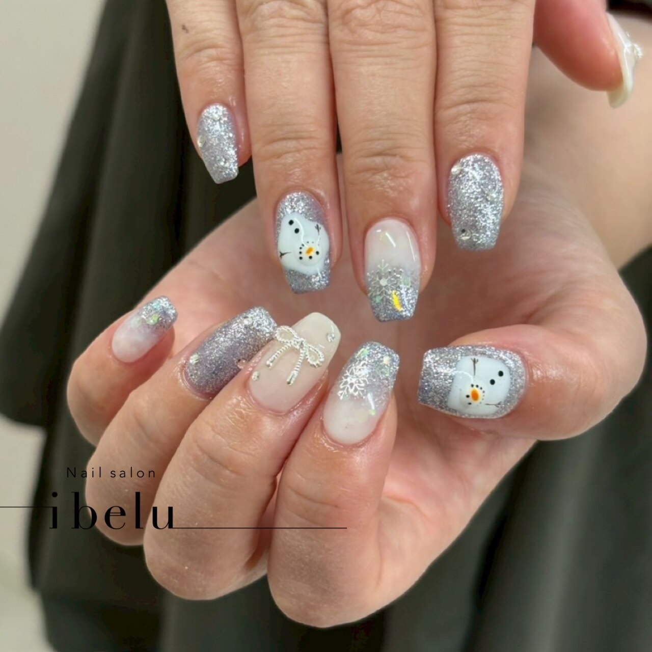 2026年冬トレンド】ブルー パーティー ハンドのネイルデザイン集｜人気