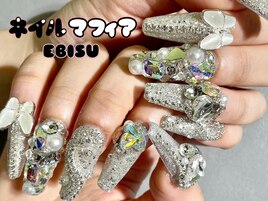 パーツ盛りゴテゴテネイル！