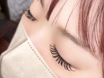 ルアナ 桑名(Luana)の写真/今までよりワンランク上のボリューム感♪豊富なデザインで理想の目元【パリエク/束感フラットラッシュ】