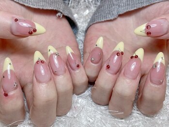 春のさくらんぼネイル