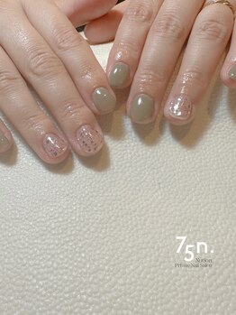 ナゴン(75n.)/カーキとラメのワンカラー