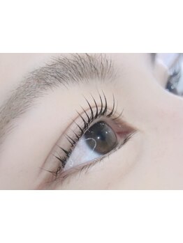 ナチュラル上品な目元にしたい