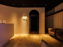 ご来店頂きましたら待合にかけてお待ちください