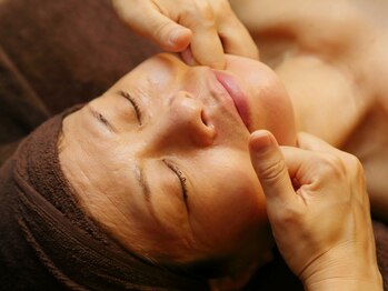 アートサロンジャサバハ/顔骨・顔筋マッサージ