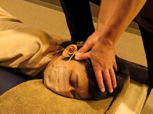 灸スタイル 掛川本院(灸Style)/眼精疲労には側頭骨周囲を押圧