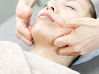 シュガー 津市(Sugar)の写真/頬の位置や高さを整え若々しい印象へ♪表情筋の衰えを回復させ,ほうれい線/たるみ予防にも![たるみケア/津]