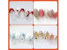 いろ紡ぎの雰囲気（月替わりアートはお得価格でご案内（写真は1月のデザイン4種））