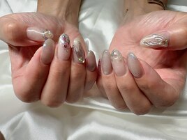 ヌーディカラー人魚の尻尾ネイル