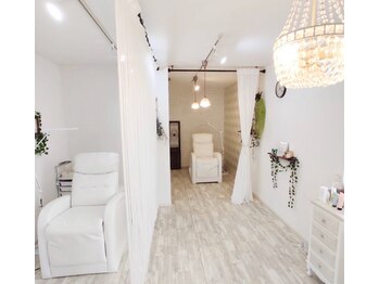 グロー アイラッシュアンドネイル(Glow)