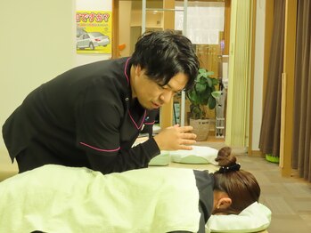 富沢駅前整骨院/コリをしっかりほぐす