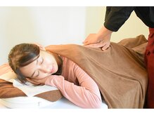 ベッドスペースは全身ケアがオススメ♪疲れをほぐします。