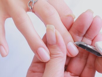 アクアリュース(Aquqrius)の写真/【特許成分配合オイル使用】本質的に整える自爪育成ケア◎素のままでも品よく美しい指先へ♪