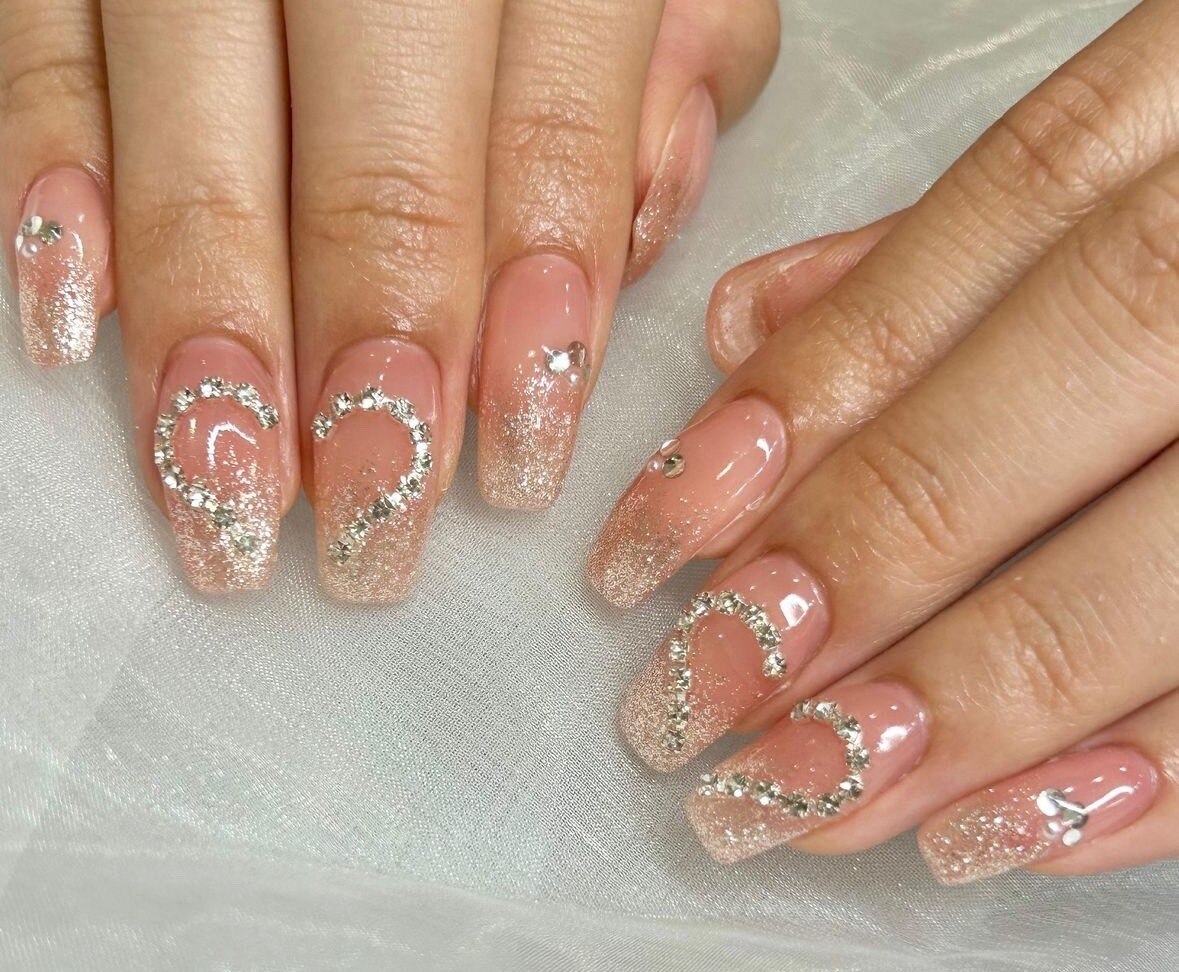 2026年冬トレンド】ラメグラデーション 夏のネイルデザイン集｜人気順