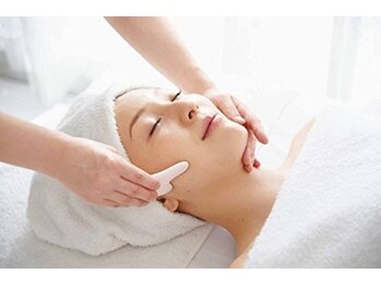 イザナイ 横浜スタジアム店(IZANAI)/お顔のカッサマッサージ