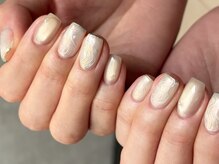 トレンド・季節カラーを取り入れたネイルもシンプル上品に♪