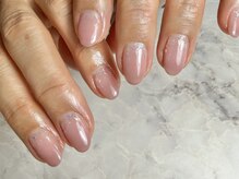 エマ(EMA)/根元ラメで煌めくグラデーション