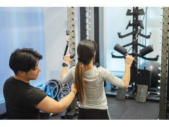 リボディサポート(Re:Body Support)の写真/二の腕のたるみ・背中を土台から改善。正しい姿勢と集中アプローチで、無駄のないしなやかなラインへ
