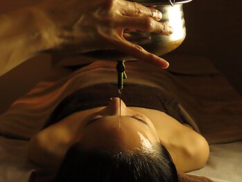 アヌクローシャ/施術風景