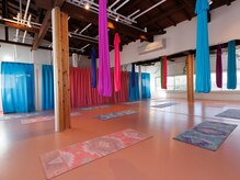 スタジオアイレ(STUDIOaire)の雰囲気（2階のエアリアルヨガスペースです♪）