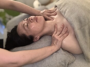 サロンドカラン(Salon de Calin)/デコルテをほぐしで肩周りを楽に