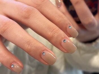ルネイル バイ ゼン 表参道(Le nail by ZEN)の写真/ワンカラーやグラデーションを丁寧に。フォルム形成も検定取得者のみが担当し、指先を整える☆