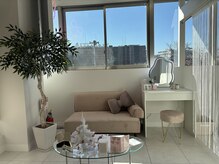 ゆったり空間が自慢の待合席♪