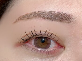 クーラ(CURA)の写真/【可愛いお目元へ◎】SNSで大人気の韓国アイドル風束感まつげパーマと骨格に合わせた美眉スタイリング♪