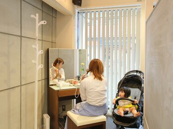 キト(QUITO)/Inside the store mom support