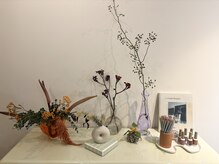 アンティム ネイル(INTIME nail)の雰囲気（毎月変わるお花も楽しみにしてくださるお客様多いです♪）