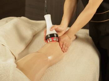 デアルーチェ(DEA LUCE)の写真/【脚のむくみや疲れ解消・ほっそり美脚へ】美骨矯正で骨盤から脚の歪みケア付き☆ハイパーナイフ美脚コース