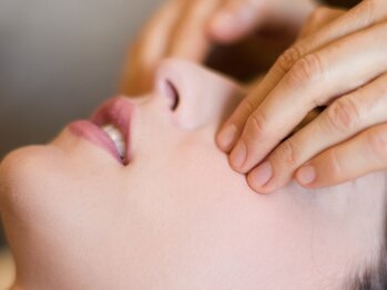 プライベートエルサ(Private Elsa)の写真/【老け顔の敵！ホウレイ線＆たるみ徹底改善】若見えバランスを整え、どこから見てもスッキリ小顔へ☆