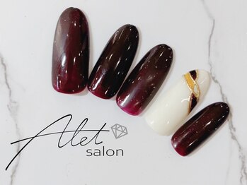 アレットサロン(Alet salon)の写真/大人女性にぴったりの上品ネイル♪お仕事や家事で派手なネイルが出来ない方も◎洗練されたデザインで彩る！