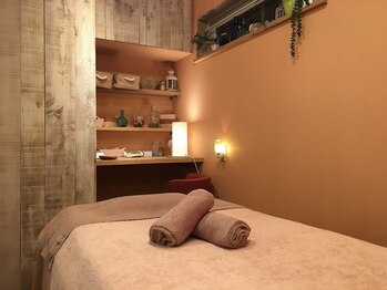 アイラッシュアンドヘッドスパ カミロマン(髪物語)