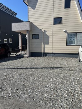 心々/駐車場は店舗前にあります