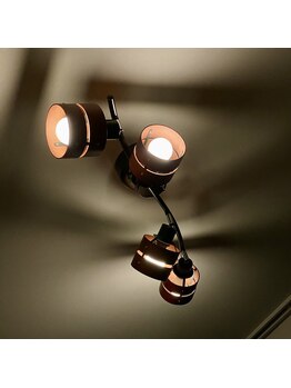 ユル 五反田(YuL)/《照明》