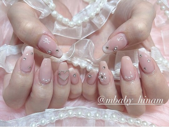 2025年冬】イニシャルのネイルデザイン集｜人気順｜ホットペッパー  