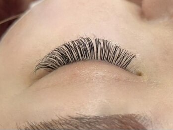 トータル ビューティサロン アイズ(Eye's)の写真/【難波駅徒歩1分】絶対オススメ☆特殊な付け方でモチが良くボリュームも出せるFVラッシュ!束感仕上げもOK♪